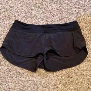 Lulu lemon speed up low rise short 2.5”